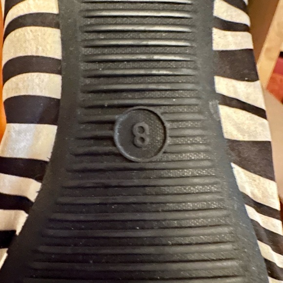 Women’s size 8 Mossimo zebra stripped flats - Picture 5 of 5